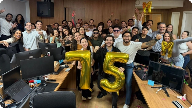 Time da Referência Capital comemorando R$75M